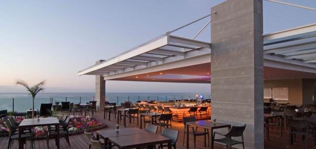 5-star-hotel-madeira-terrace-night