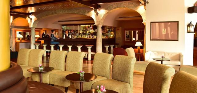 5-star-hotel-madeira-taverna-bar
