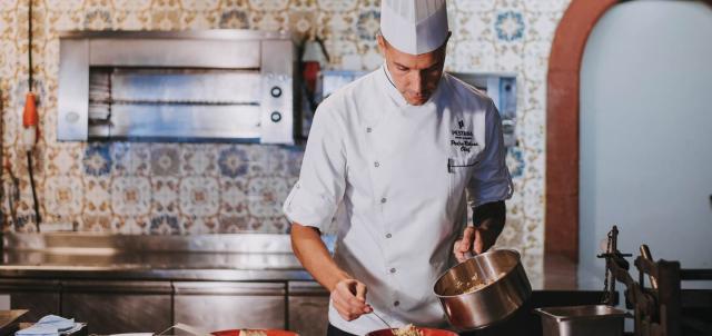 5-star-hotel-in-madeira-taverna-grill-chef