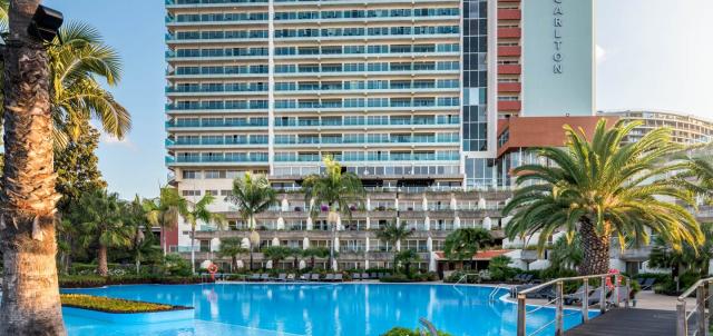 5-star-hotel-in-madeira-outside