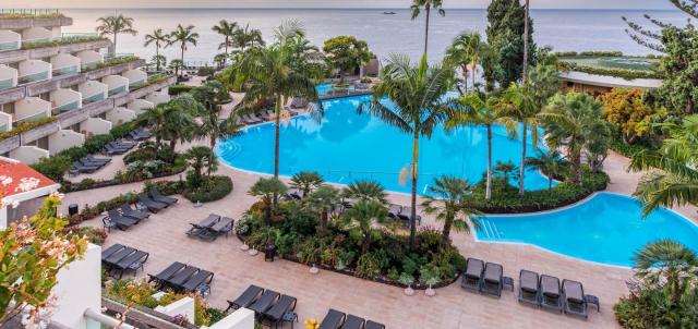 5-star-hotel-in-madeira-pool2