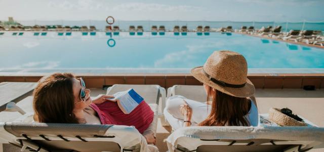 5-star-hotel-in-madeira-people