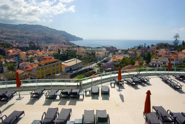 24028583-four-views-baia