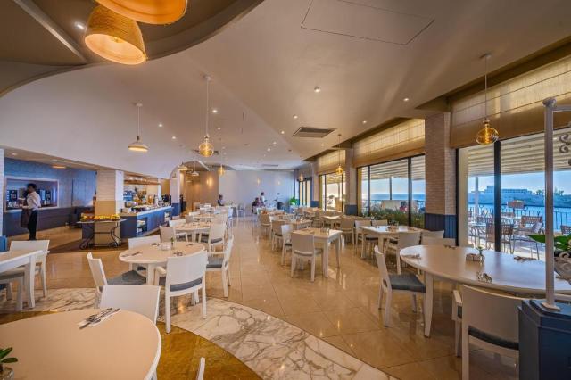 Marina Hotel Corinthia Beach Resort int (13)