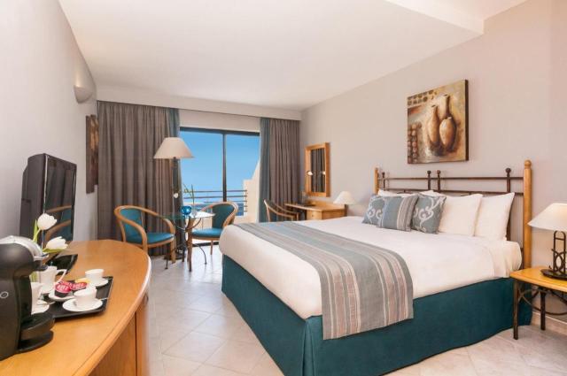 Marina Hotel Corinthia Beach Resort rooms (5)
