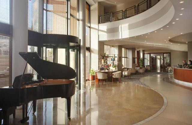 Marina Hotel Corinthia Beach Resort int (4)