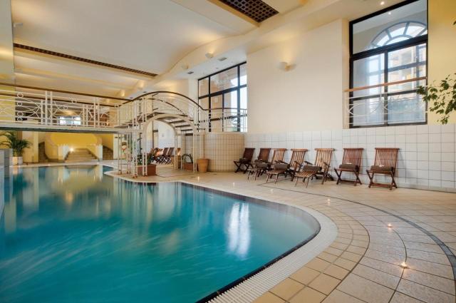 Marina Hotel Corinthia Beach Resort int (5)