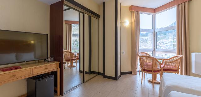 classic_triple_room_2_15024164355e14a498a07eb