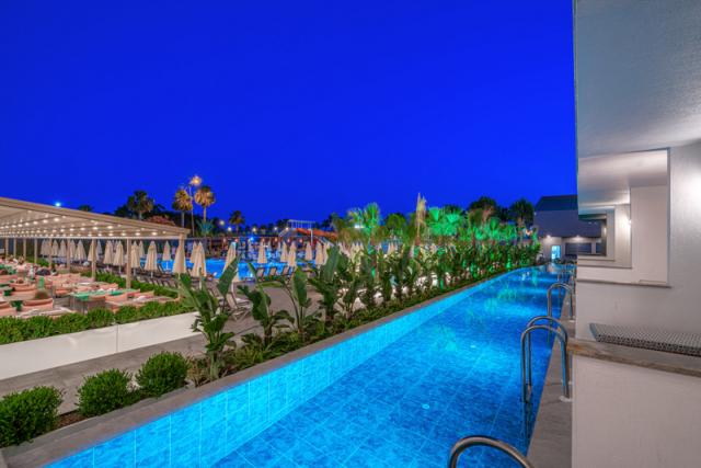 SWIMM UP POOL