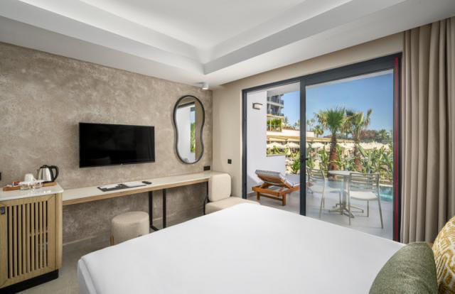 SWIMM UP ROOM2