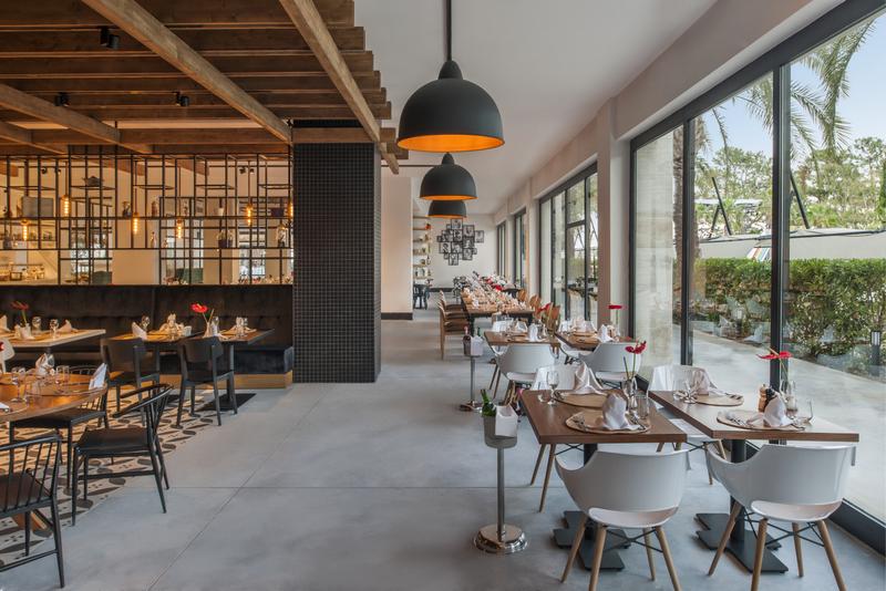 Doubletree-by-Hilton-restaurant-1855