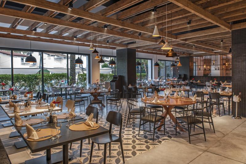 Doubletree-by-Hilton-restaurant-1860