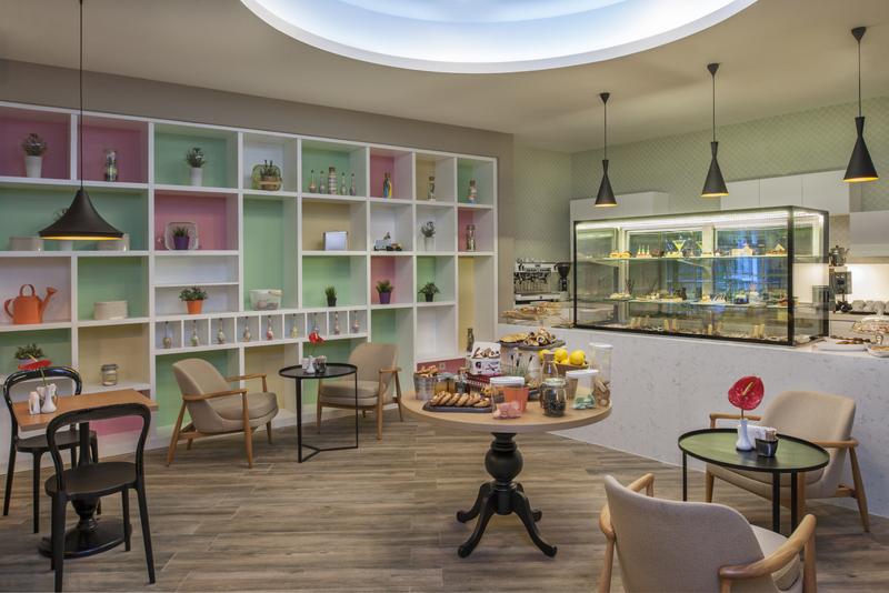Doubletree-by-Hilton-restaurant-Patisserie-1865