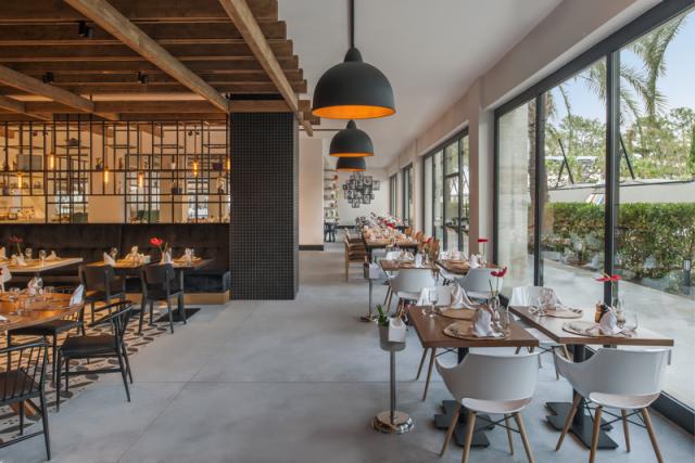 Doubletree-by-Hilton-restaurant-1855