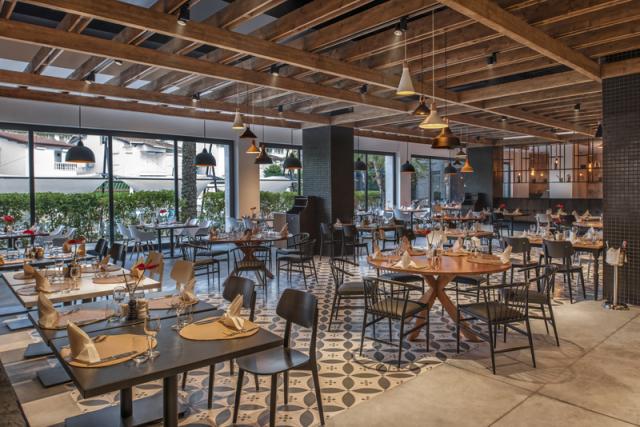 Doubletree-by-Hilton-restaurant-1860