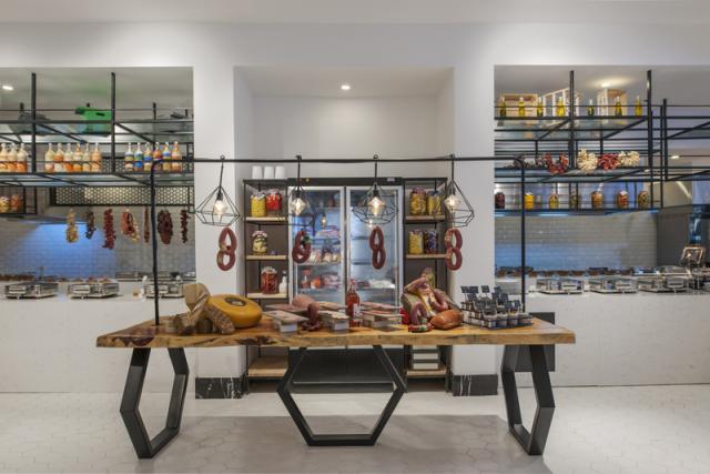 Doubletree-by-Hilton-restaurant-1845