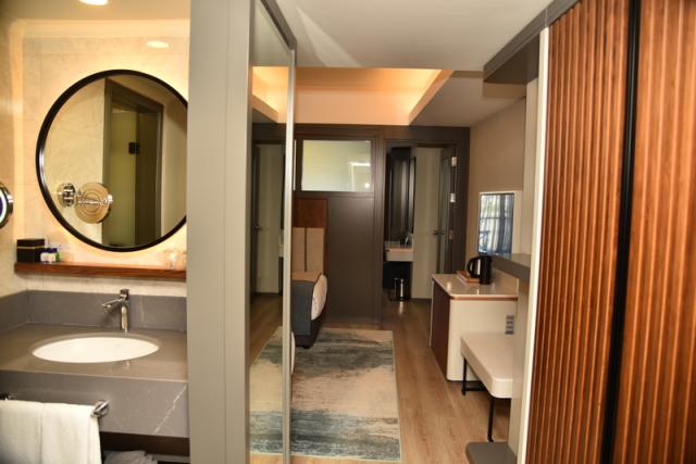 family room side sea vew with 1 bathroom-1