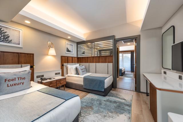 family room side sea vew with 2 bathroom