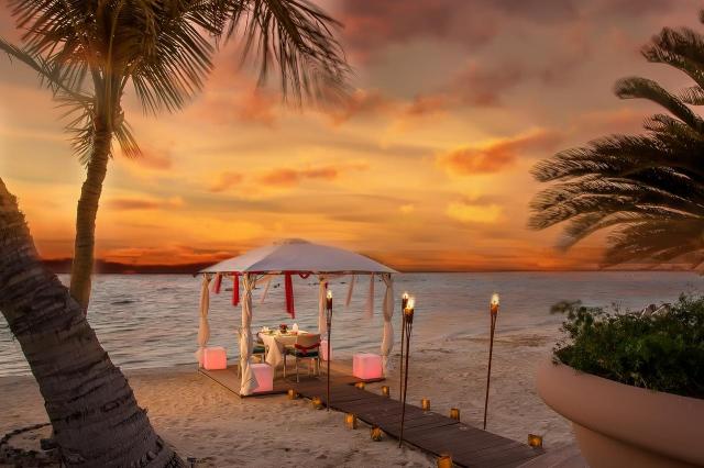 Al Raha Beach Hotel ext (17)