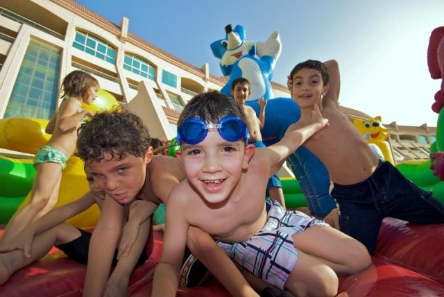 Al Raha Beach Hotel facil (2)
