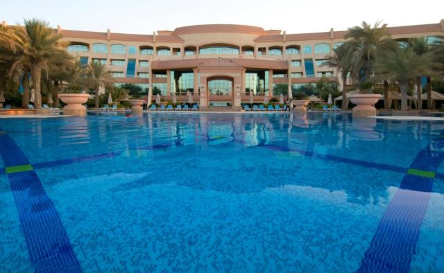 Al Raha Beach Hotel ext (4)
