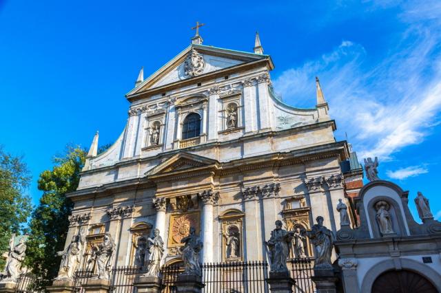 Kostel sv Petra a Pavla-shutterstock_359775770
