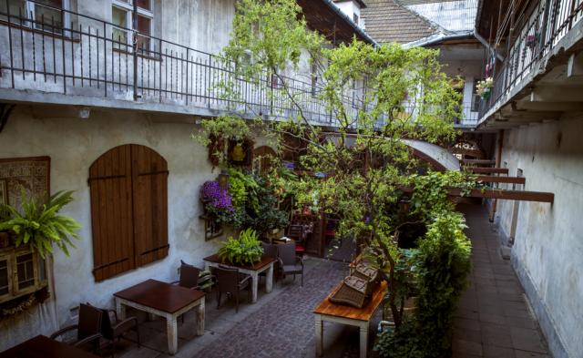 Krakow Kazimierz-shutterstock_613446215