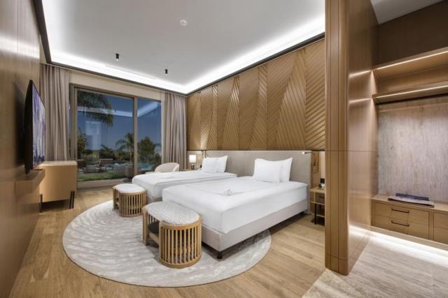 Regnum_The_Crown_Amber_Lagoon_Villa_004