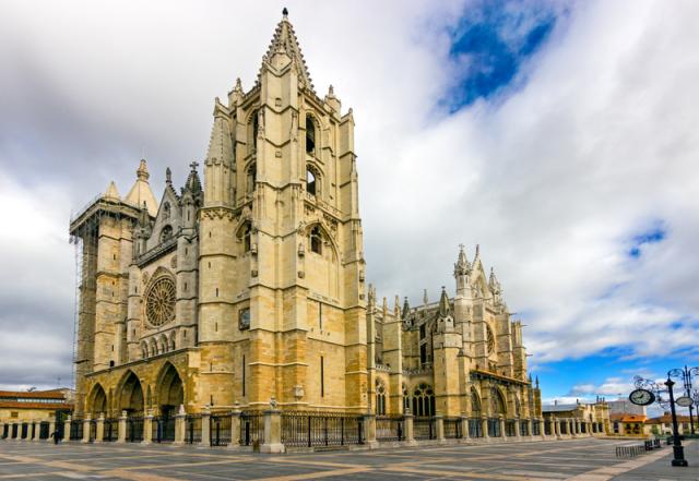 Spanelsko_Leon_shutterstock_128688515