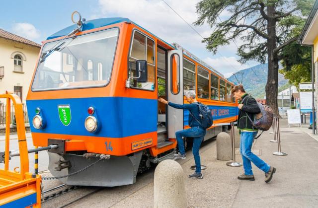 13_Treno_Persone_RedStudio.JPG