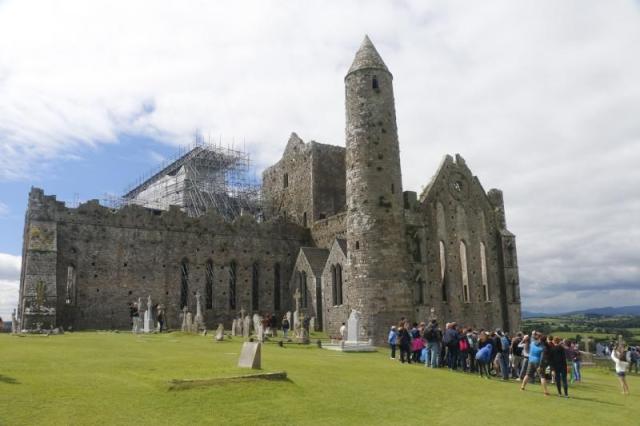irsko-rock-of-cashel.jpeg