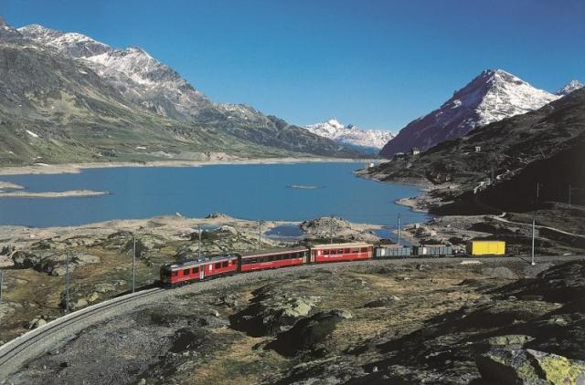 Švýcarsko_letecky_47-bernina-express-22.jpeg