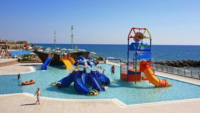 Řecko_Kréta_Ierapetra_hotel Petra Mare_skluzavky2.jpg