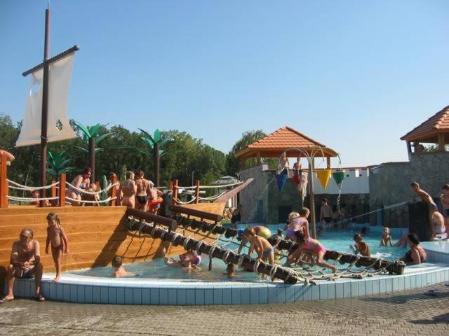 nejznamejsi_termaly_buk-heviz-a-sarvar-1.jpeg