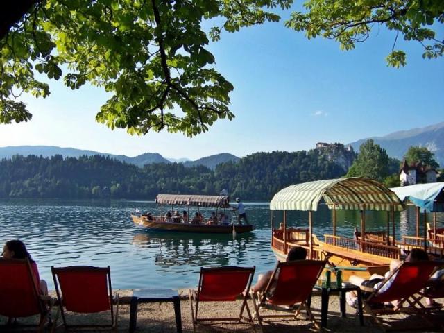 bled-lodky-na-ostrov.jpeg