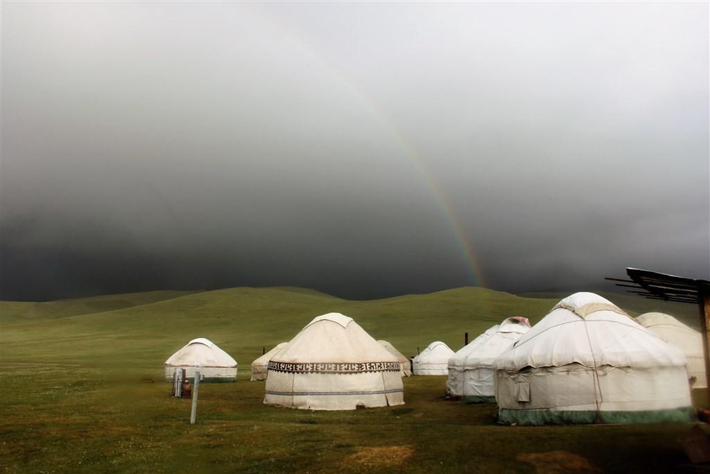 Kyrgyzstán - rajská příroda jezer a hor