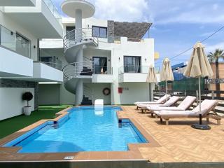 Aparthotel Romanias
