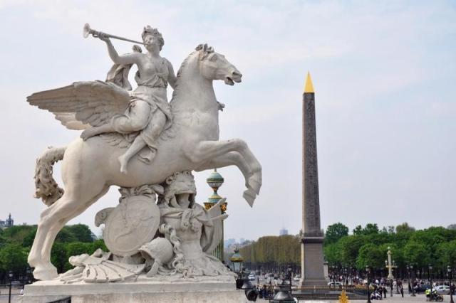 Paříž_a_Versailles_pariz-obelisk-01.jpeg