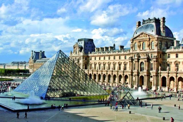 Paříž_a_Versailles_louvre-4.jpeg