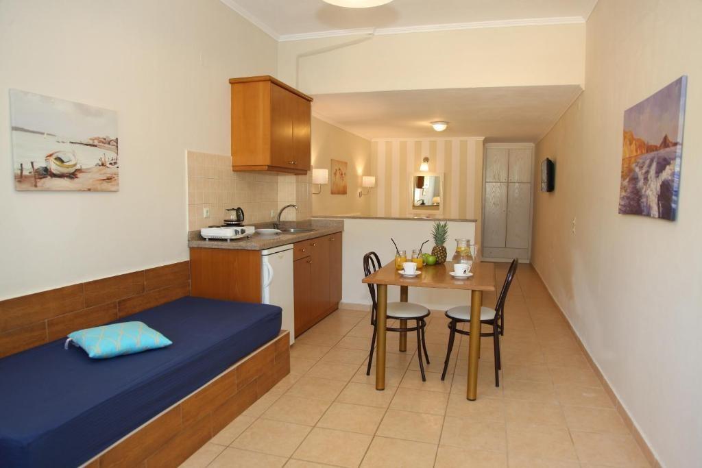 Řecko_Kréta_Malia_Apartments_Blue_Sky_02.jpg
