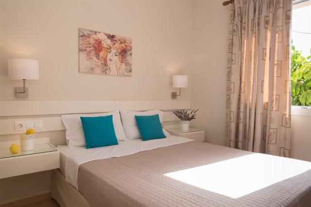 Řecko_Kréta_Malia_Apartments_Blue_Sky_01.jpg