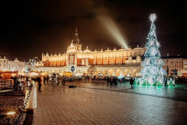 advent_v_krakově_krakov-advent-sukiennice.jpeg