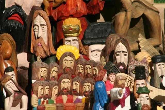 advent_v_krakově_krakow-advent-drevene-figurky.jpeg
