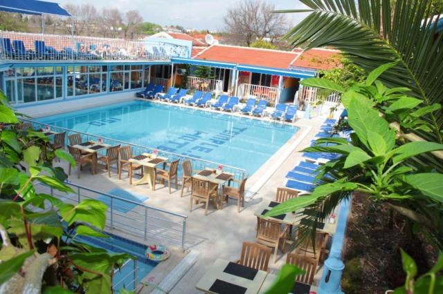 Turecko_Side_hotel_Side_Temple_14.jpg