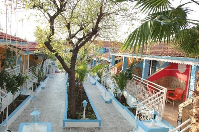 Turecko_Side_hotel_Side_Temple_05.jpg