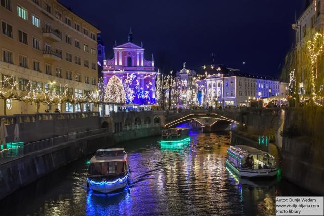festive-december-ljubljanica-river-boats-dunja-wedam1.jpg