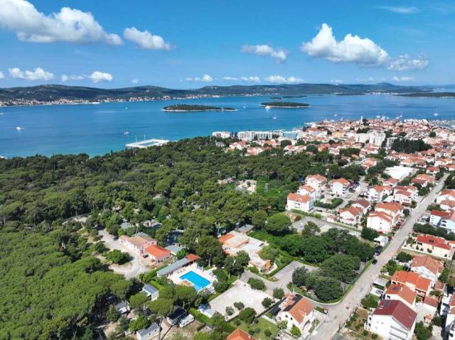 San Antonio resort (vlevo dole), Biograd na Moru