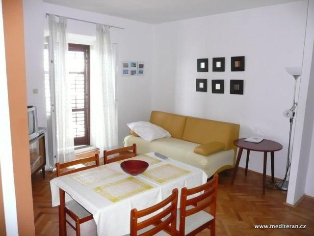 apartmany-dota-podgora-obyvaci-mistnost-a-4-1