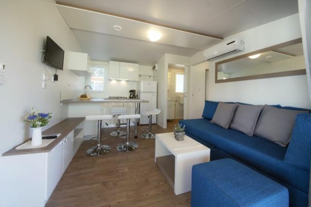 Mobile_Homes_Dalmacija_4+2 - Living_Room_with_Kitchen (8)