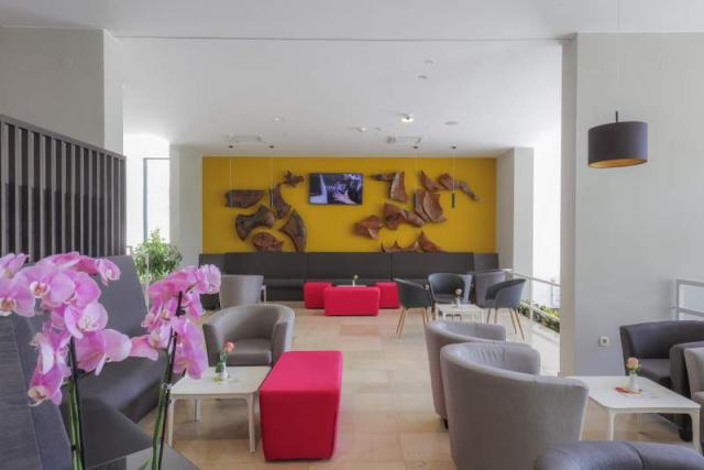 Lobby bar